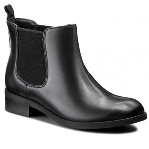 Clark’s black leather Chelsea ankle boots Pita Sedona